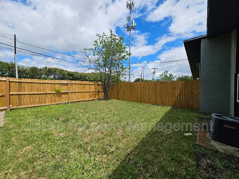 1725 R Ave — Photo 18