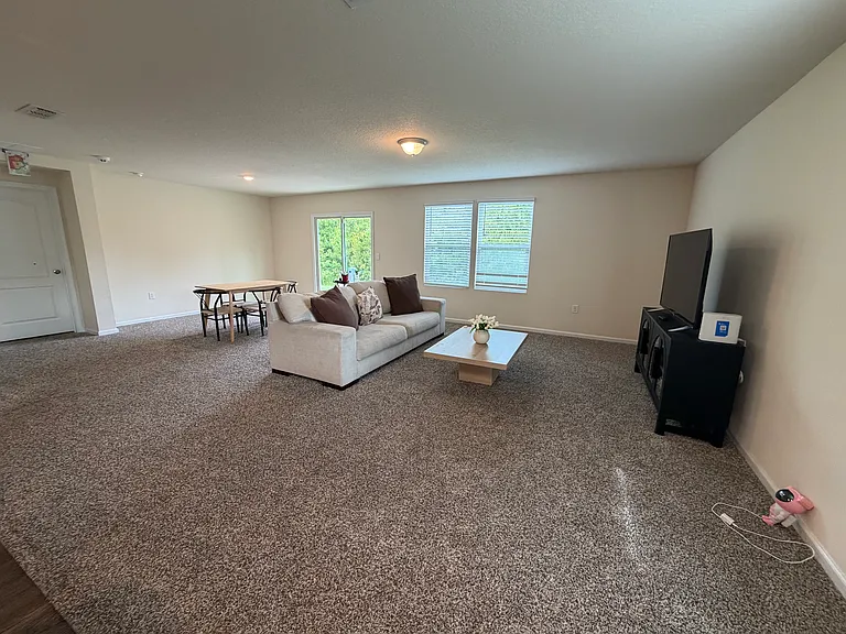 2170 Englewood Ct — Photo 7
