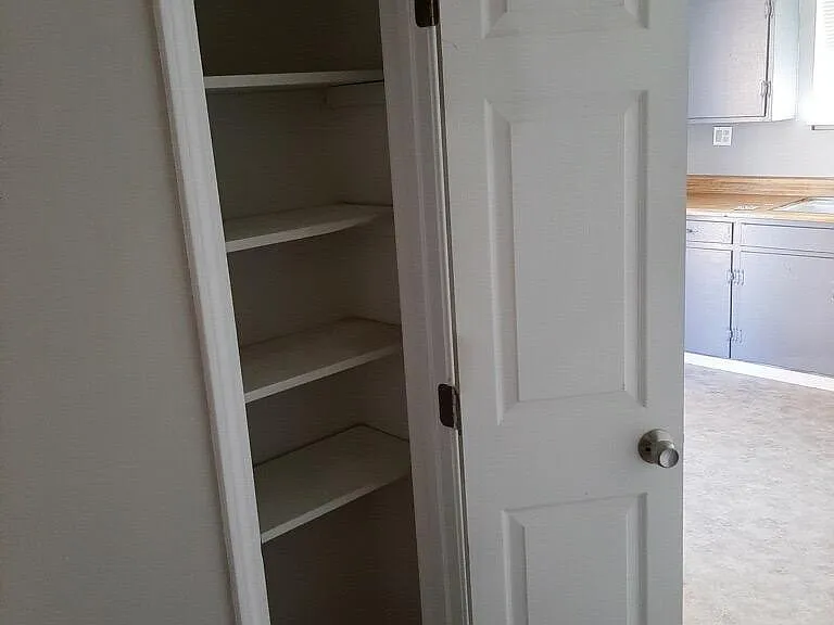 904 Aelise St — Photo 5