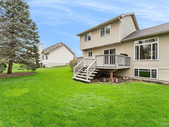 5th image of 434 Pine Creek Dr