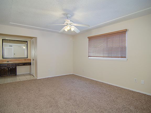 2nd image of 814 Woodhaven Ln
