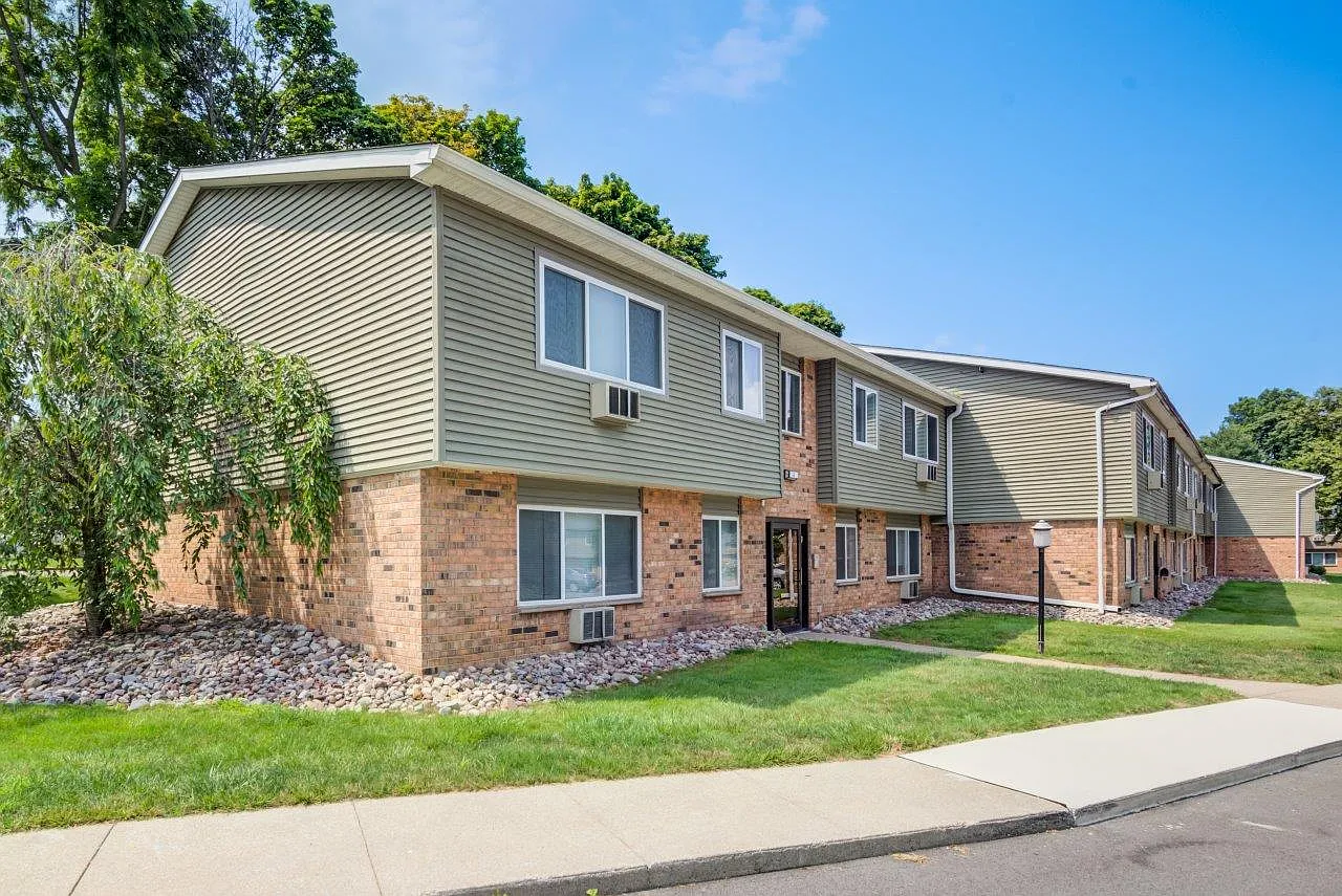 Lake Vista Apartment Homes — Photo 1