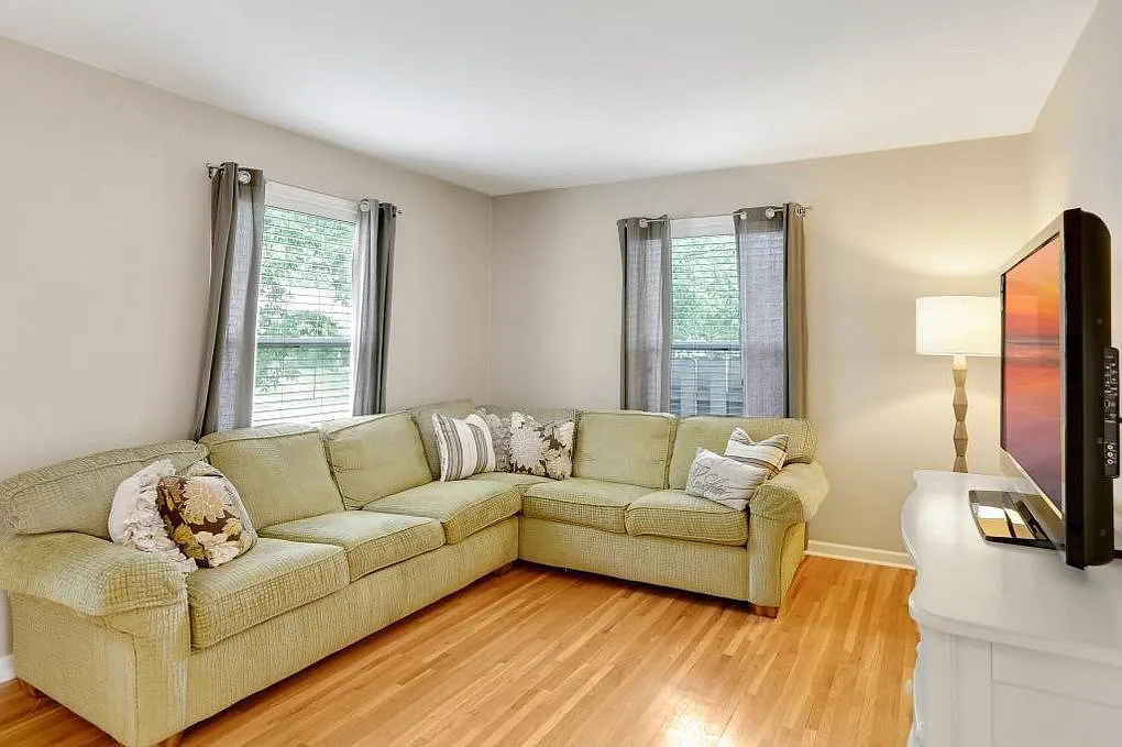 4 bed, 1723 sqft, $3,000 — Photo 3