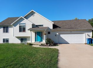 2033 Bennigan Ln, Zeeland, MI 49464