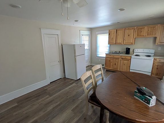 3rd image of 43 Welles St APT 2