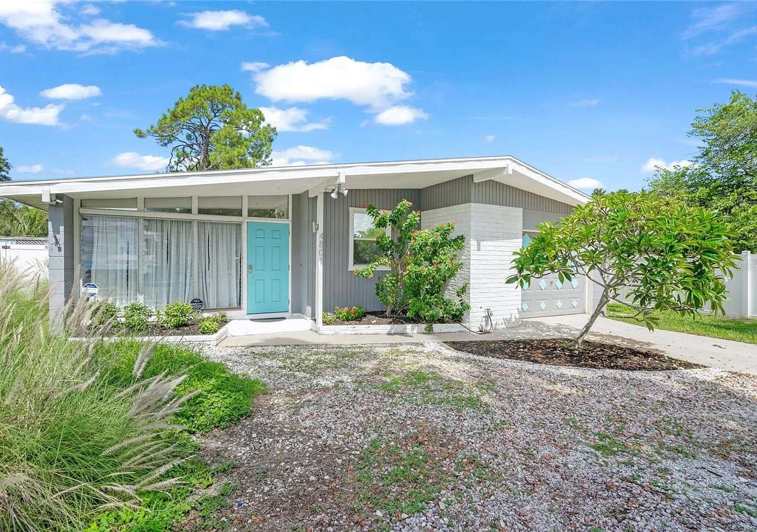 2/2 luxury pool home in Sarasota, unfurnished annual rental — Photo 1