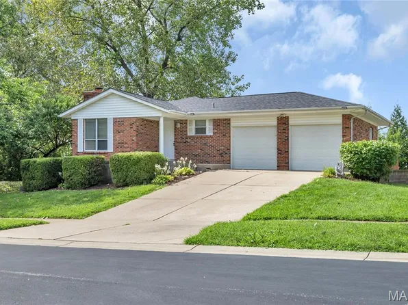 1401 Tamarack Dr, Saint Charles, MO 63301