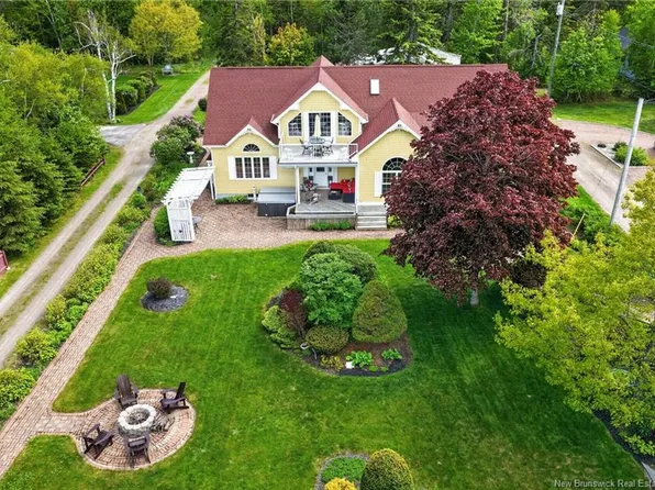 18 Jimarie Ln, Beaubassin East, NB E4P 6M2