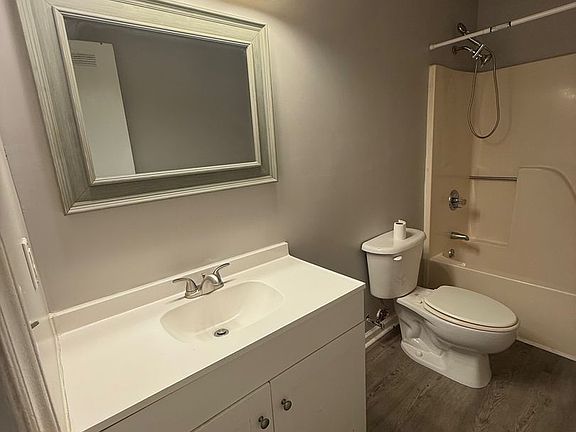 3rd image of 233-237 S School St #233
