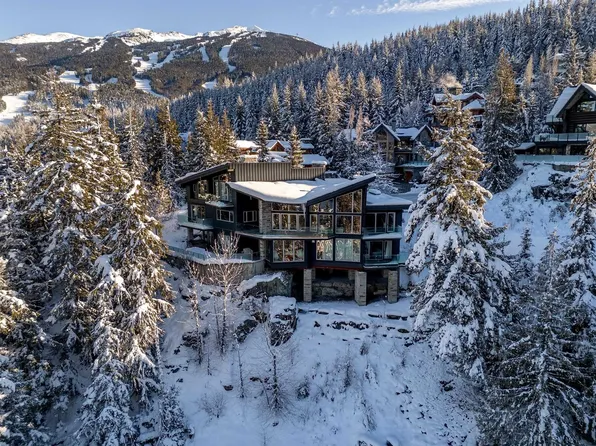 3855 Sunridge Ct, Whistler, BC V8E 0W1