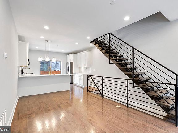 4th image of 1722 Annin St