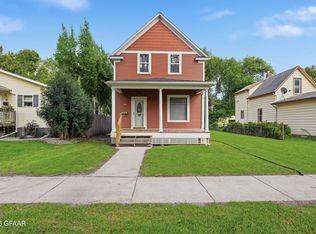 705 Walnut St, Grand Forks, ND 58201