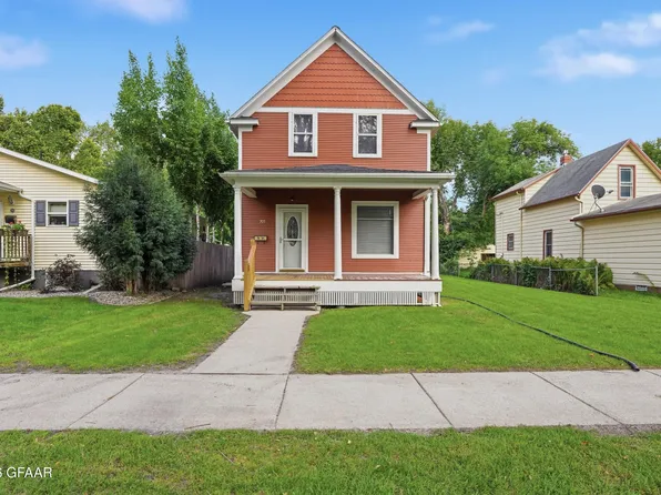705 Walnut St, Grand Forks, ND 58201