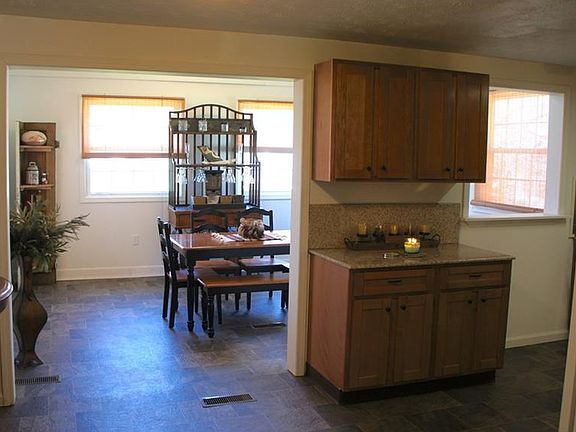 4th image of 8089 Castle Rock Dr NE
