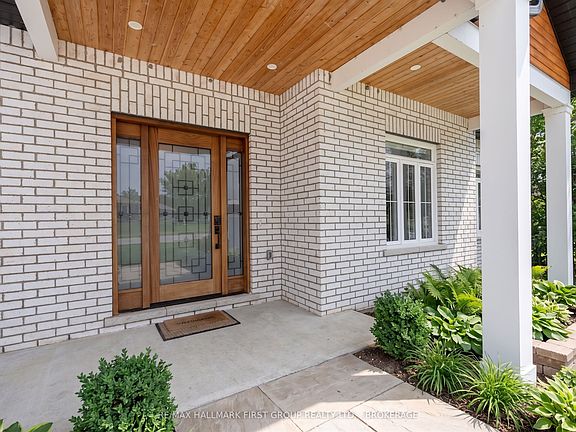 3rd image of 1111 Kona Cres