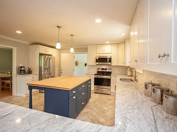 5th image of 7016 Gainesborough Dr