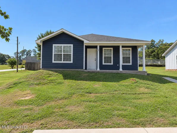 69 Magnolia St W, Lucedale, MS 39452