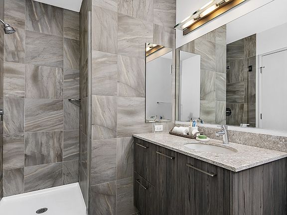 5th image of 208 E Illinois St #10