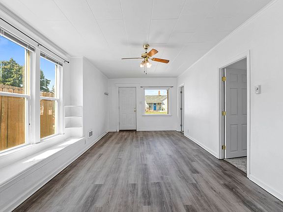 5th image of 824 E Hoffman Ave