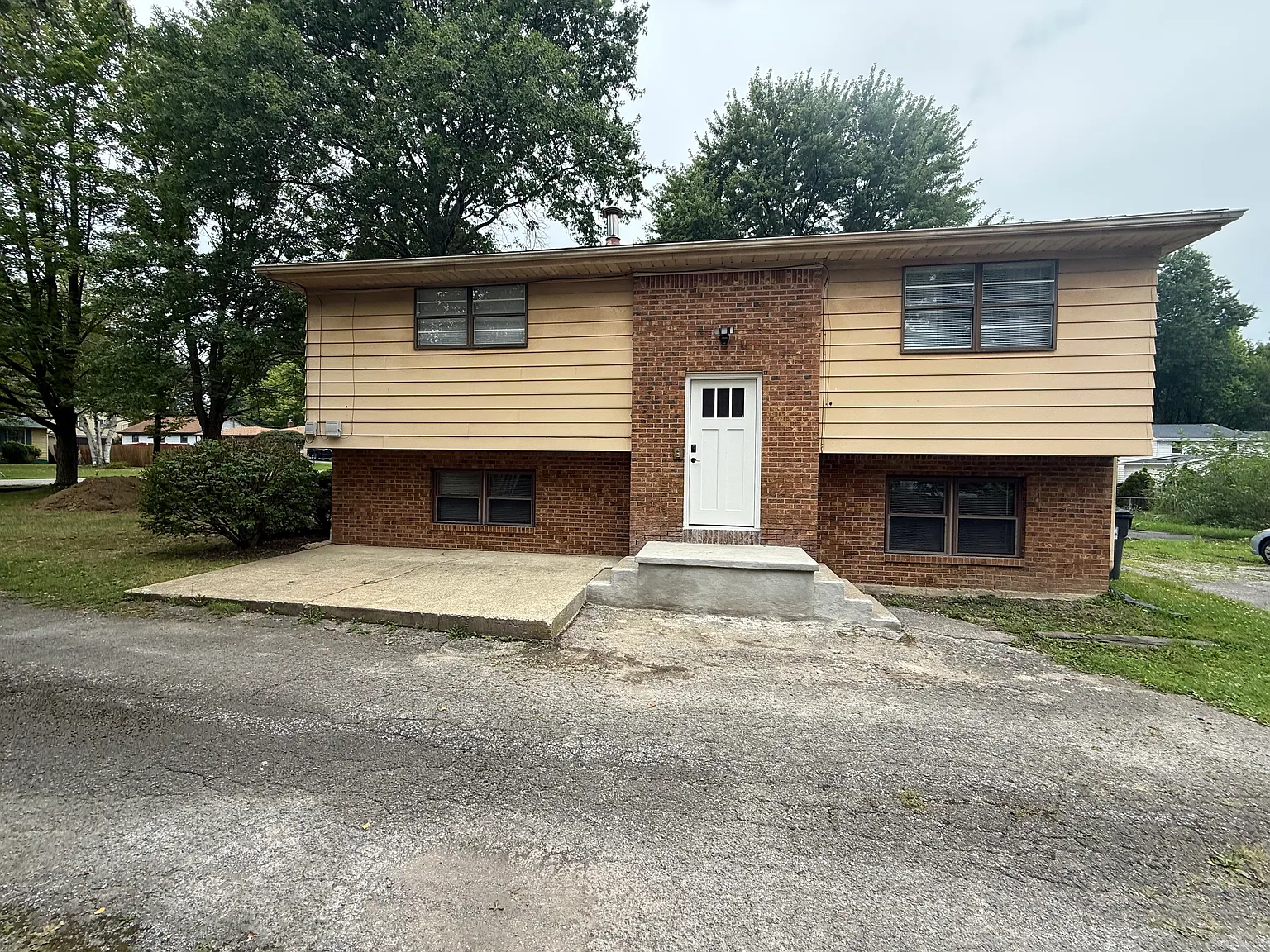2 bed, 900 sqft, $1,100 — Photo 1
