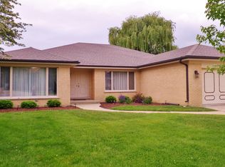 4011 Denice Ct, Glenview, IL 60025