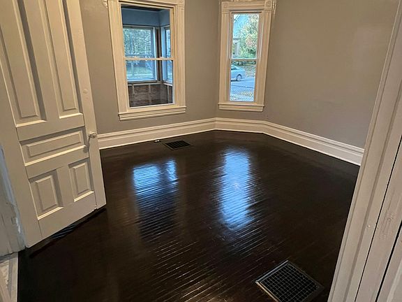 5th image of 1107 Madison Ave SE