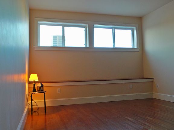 4th image of 243 Bridge St #1