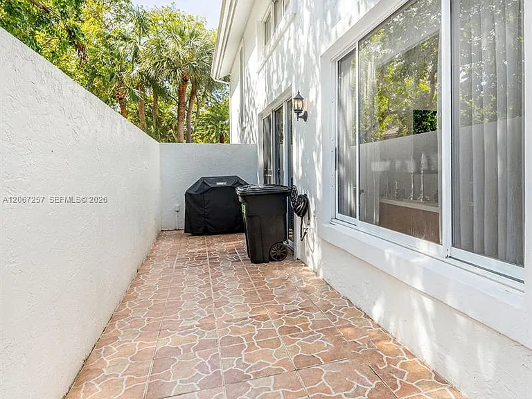 20935 NE 37th Ct — Photo 8