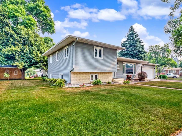 201 29th Ave N, Fargo, ND 58102
