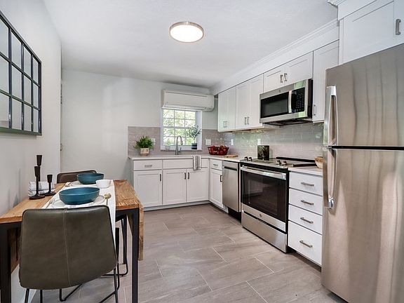 2nd image of 409 Washington St #2