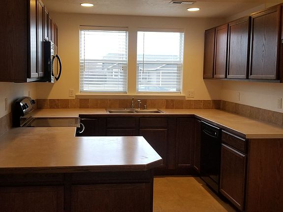 4th image of 1404 E Crossroads Dr