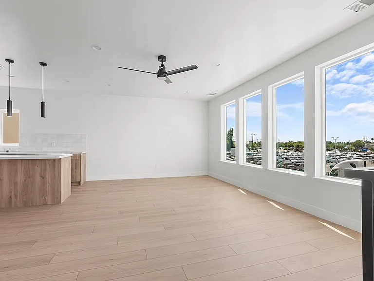 4825 Chippendale Dr — Photo 5