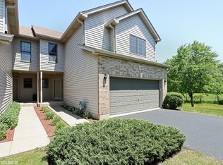 135 Fawn Ln, Elgin, IL 60120