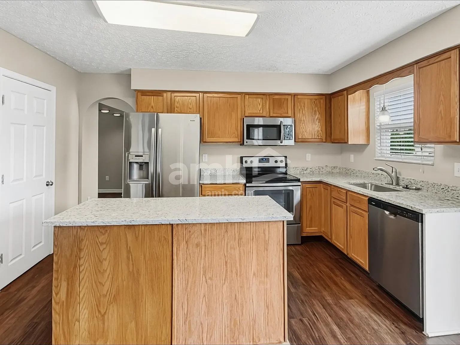 4 bed, 2.5 bath, 2600 sqft, $2,715 — Photo 4
