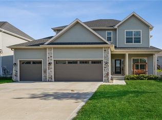 330 NE Prairie Wolf Dr, Waukee, IA 50263