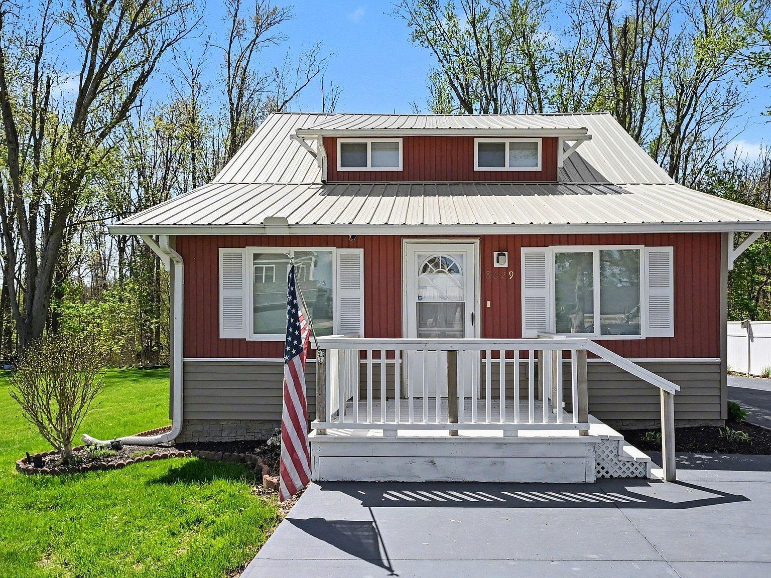 8629 E Hatchery Rd, Syracuse, IN 46567 | Zillow