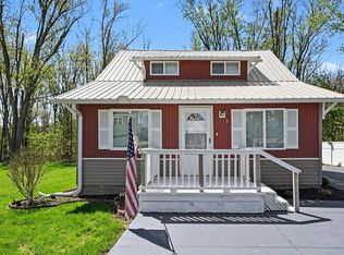 8629 E Hatchery Rd, Syracuse, IN 46567