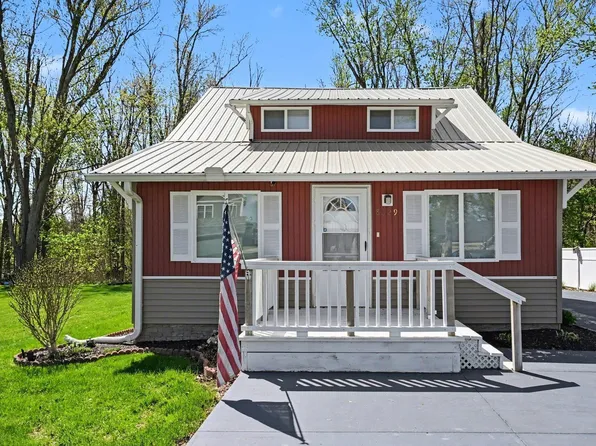 8629 E Hatchery Rd, Syracuse, IN 46567