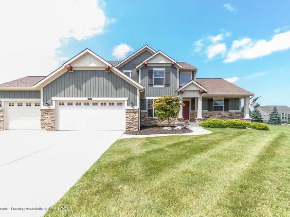 10751 Ireland Dr, Grand Ledge, MI 48837