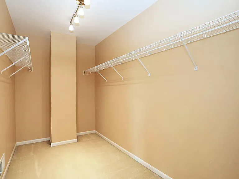 829 Clover Ridge Ln — Photo 22