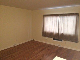 2nd image of 440 W Division St APT 4
