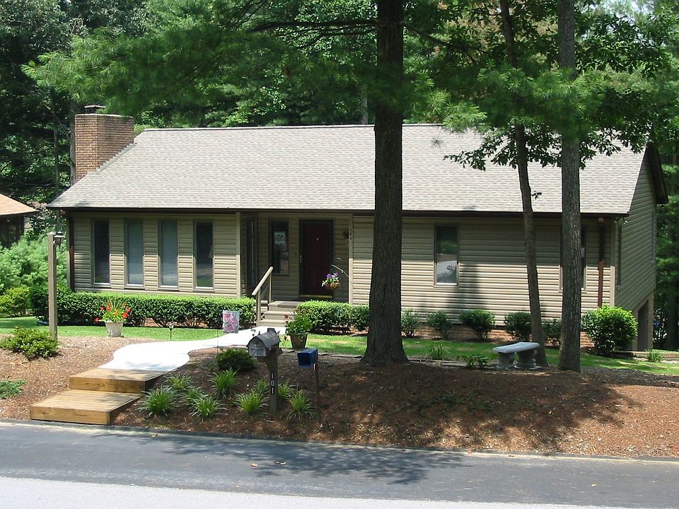 101 Mountain Place, Hendersonville, NC
