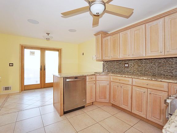 5th image of 71 Hillis St #1