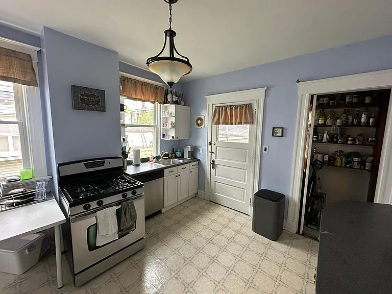 2117 Hudson Ave — Photo 6