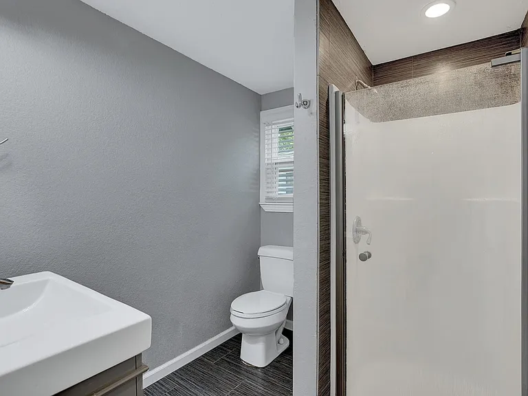 436 W Holland St — Photo 6