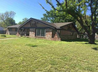 1048 N Murray Ct, Wichita, KS 67212