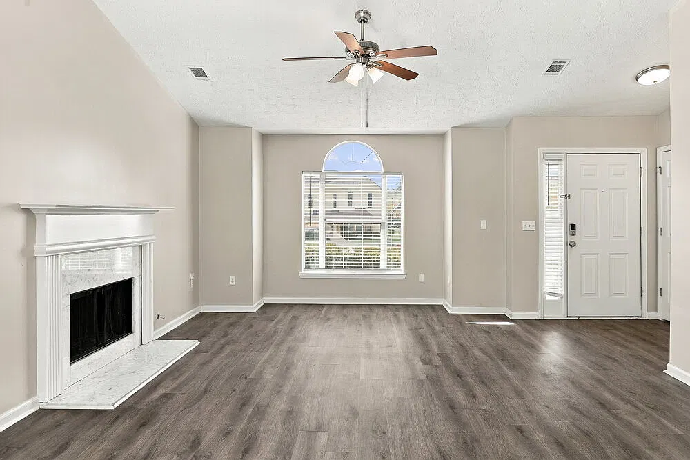 3 bed, 2.0 bath, 1468 sqft, $1,995 — Photo 4