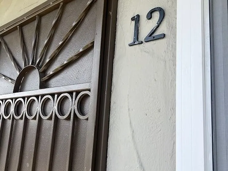 Leo's Apartments — Photo 20