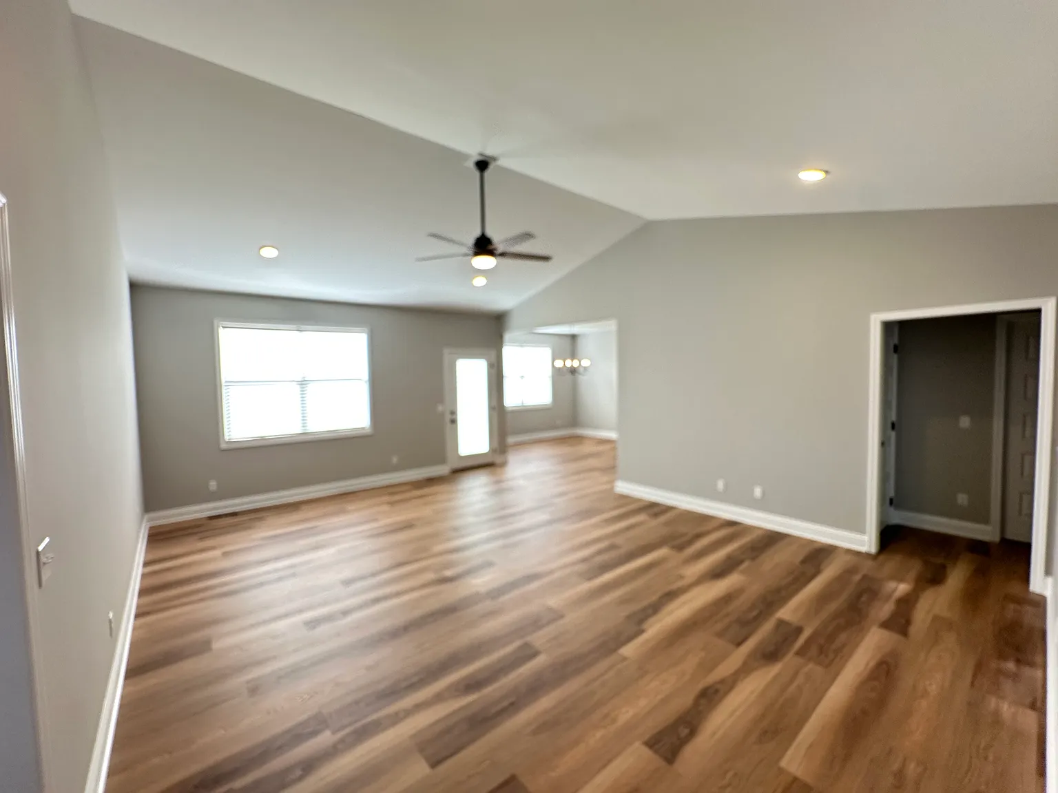 3 bed, 1576 sqft, $2,395 — Photo 3