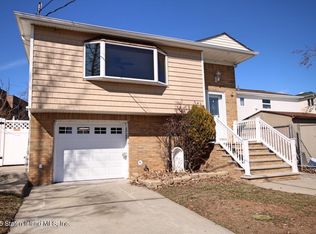 541 Vineland Ave, Staten Island, NY 10312